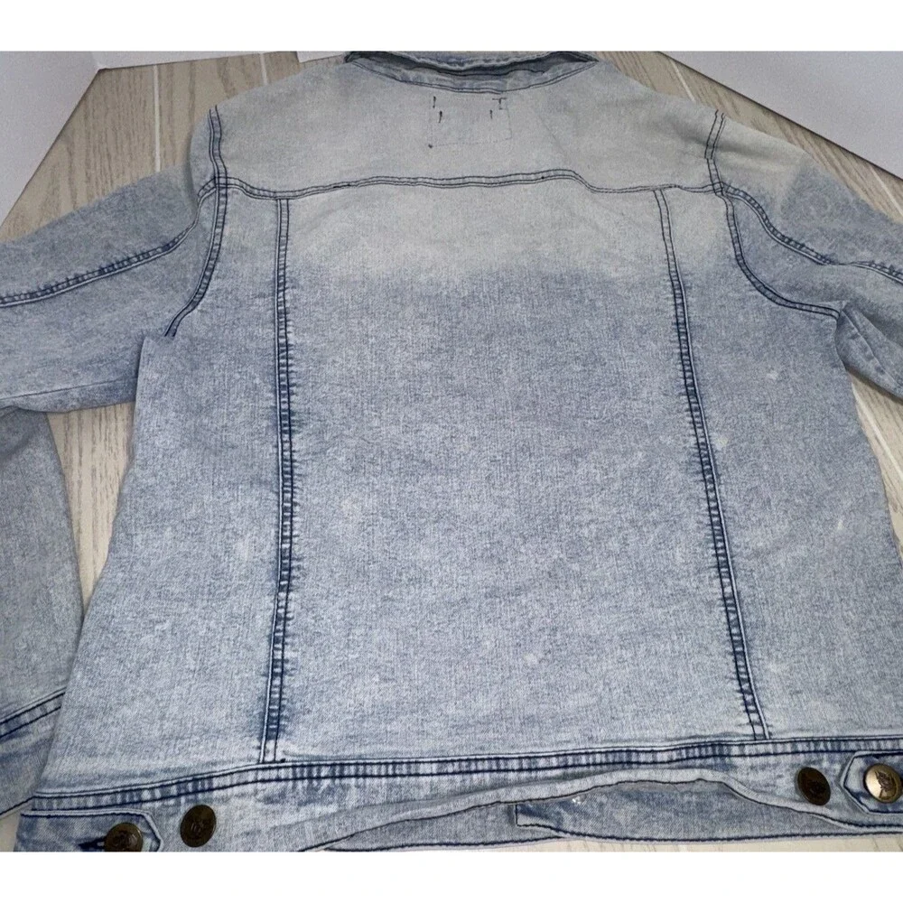 Unbranded ministry fashion